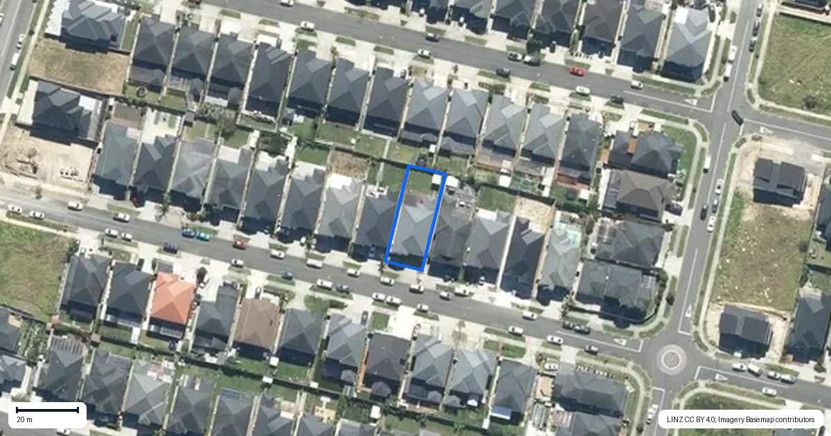 Property context map for 22 Tinaku Road, Flat Bush, Auckland