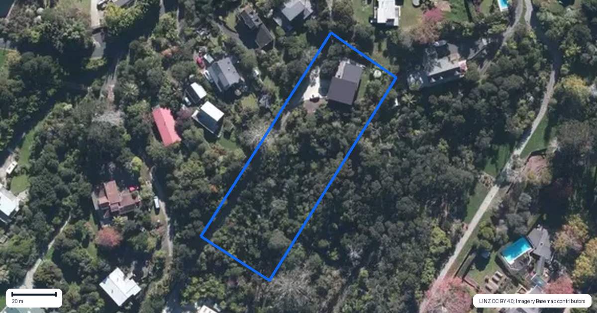 Property context map for 17A Chatham Avenue, Paremoremo, Auckland