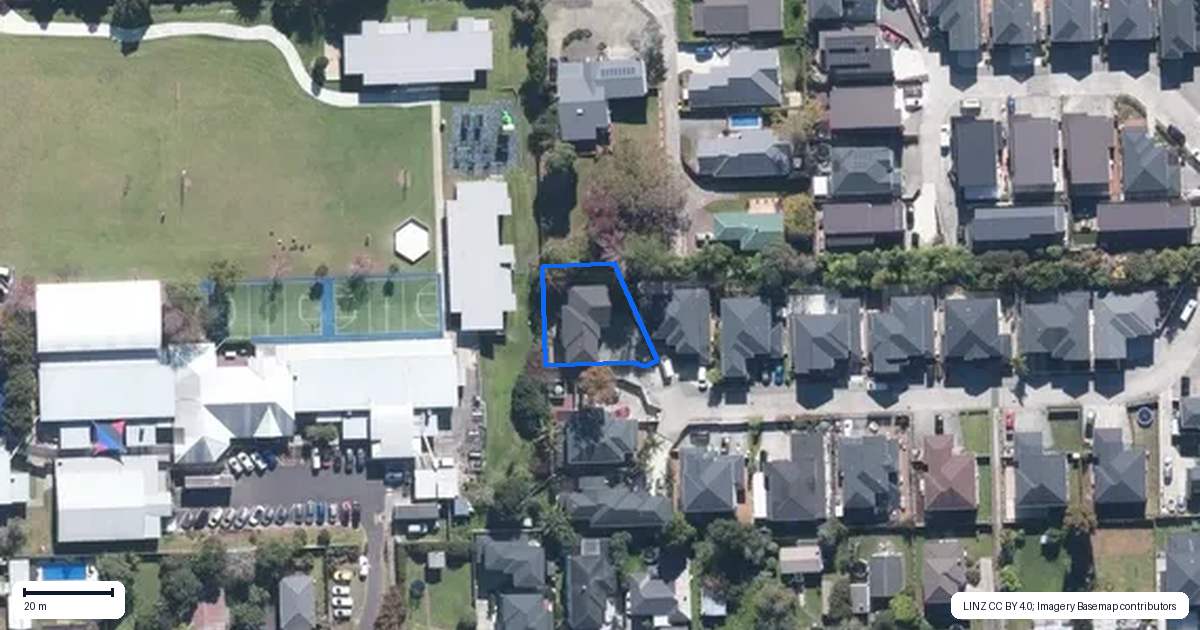 Property context map for 15 Ti Kouka Place, Te Atatu Peninsula, Auckland
