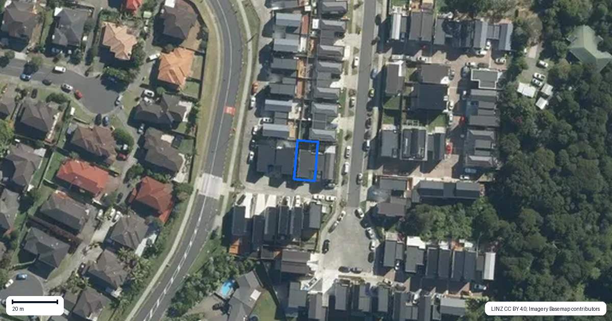 Property context map for 42 Waihou Crescent, Albany Heights, Auckland