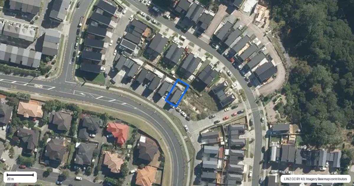 Property context map for 18 Waihou Crescent, Albany Heights, Auckland