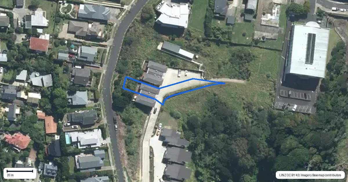 Property context map for 8C Huka Road, Birkenhead, Auckland