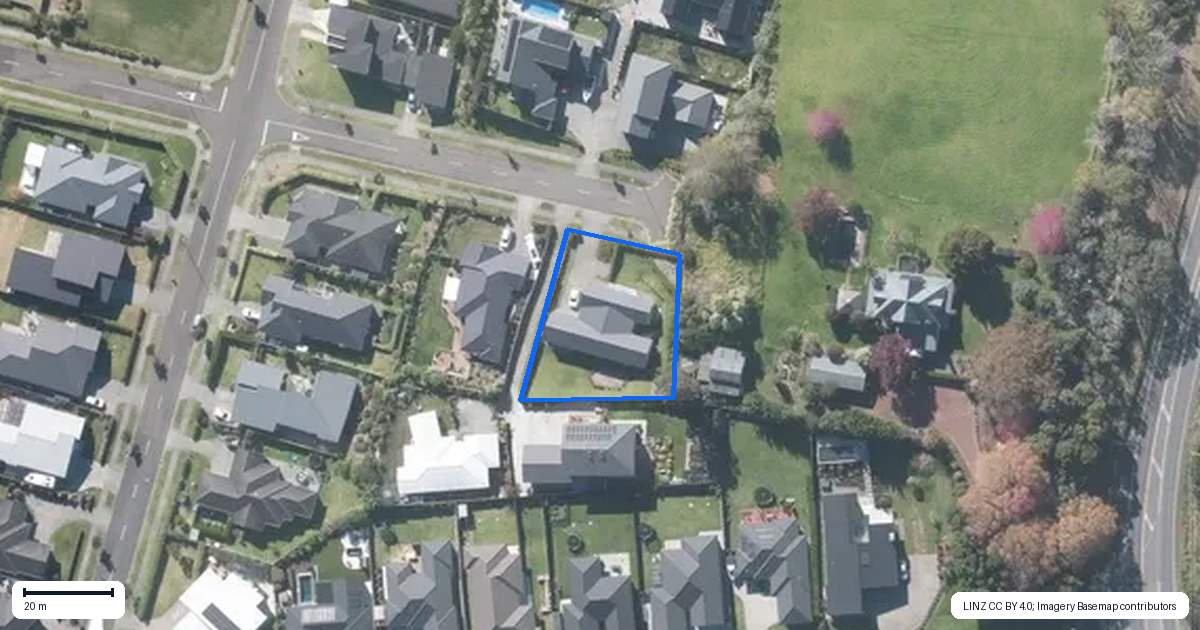 Property context map for 37 Motukaraka Drive, Beachlands, Auckland