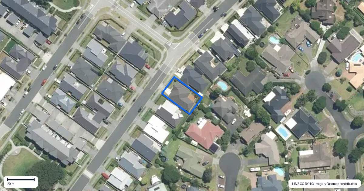Property context map for 32 Waituarua Drive, Takanini, Auckland