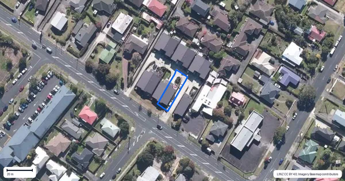 Property context map for 8 Sophie Lane, Henderson, Auckland