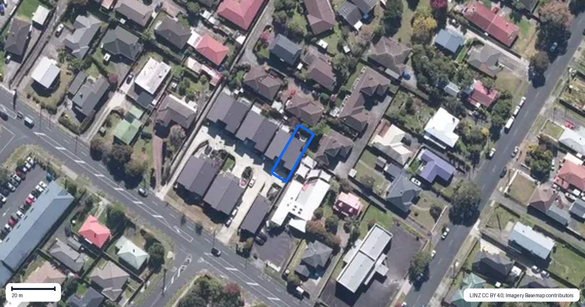 Property context map for 11 Sophie Lane, Henderson, Auckland