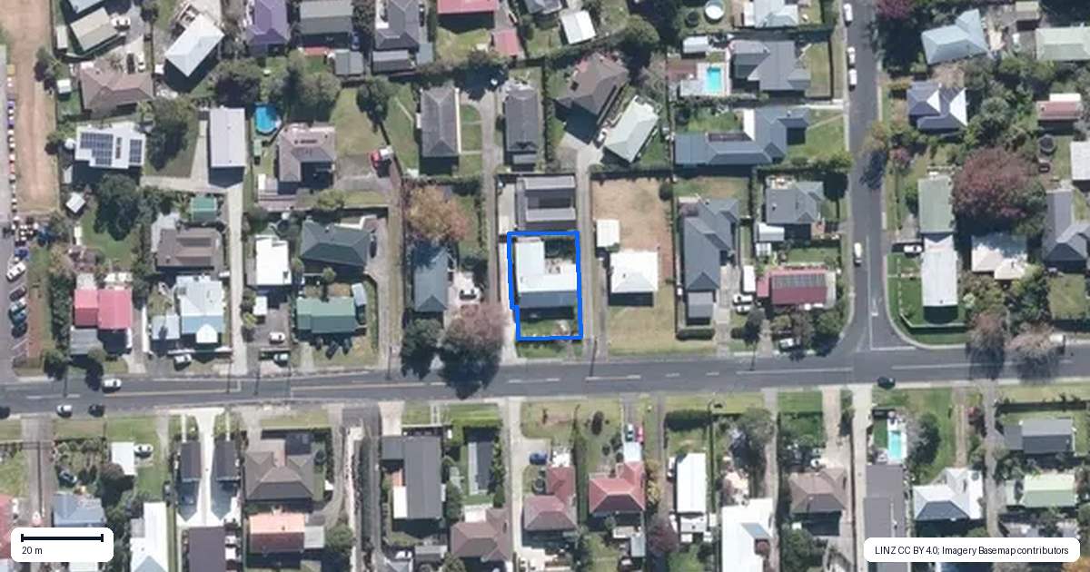 Property context map for 86 Wharf Road, Te Atatu Peninsula, Auckland