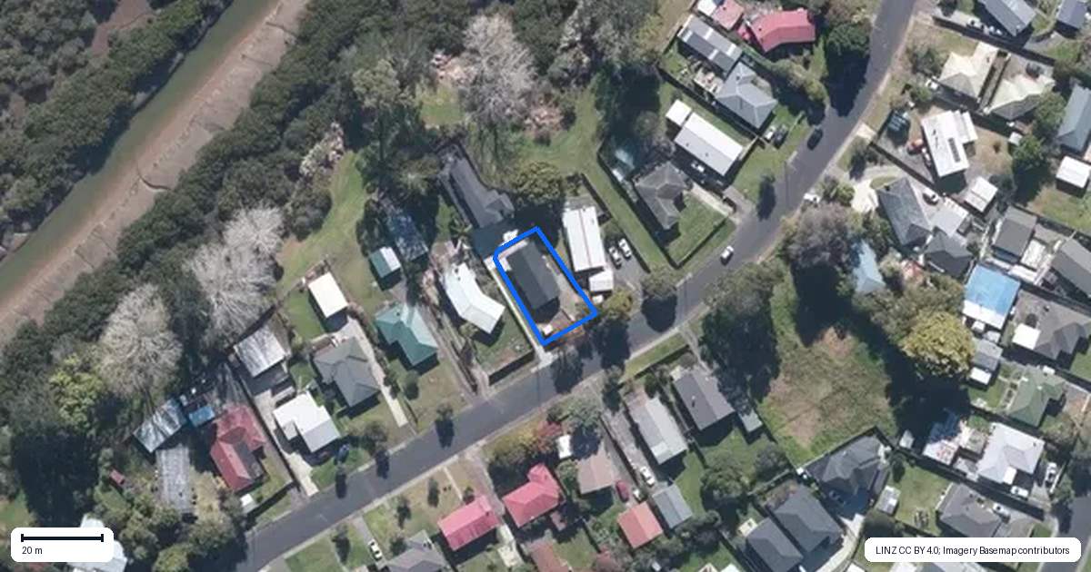 Property context map for 95 Riverpark Crescent, Henderson, Auckland
