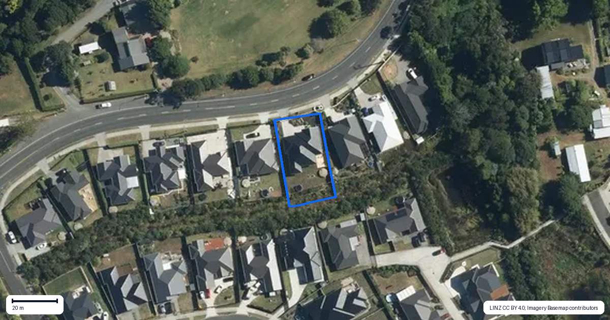 Property context map for 83 Muriwai Road, Waimauku