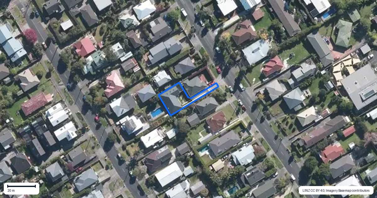 Property context map for 104A Kiwi Road, Point Chevalier, Auckland