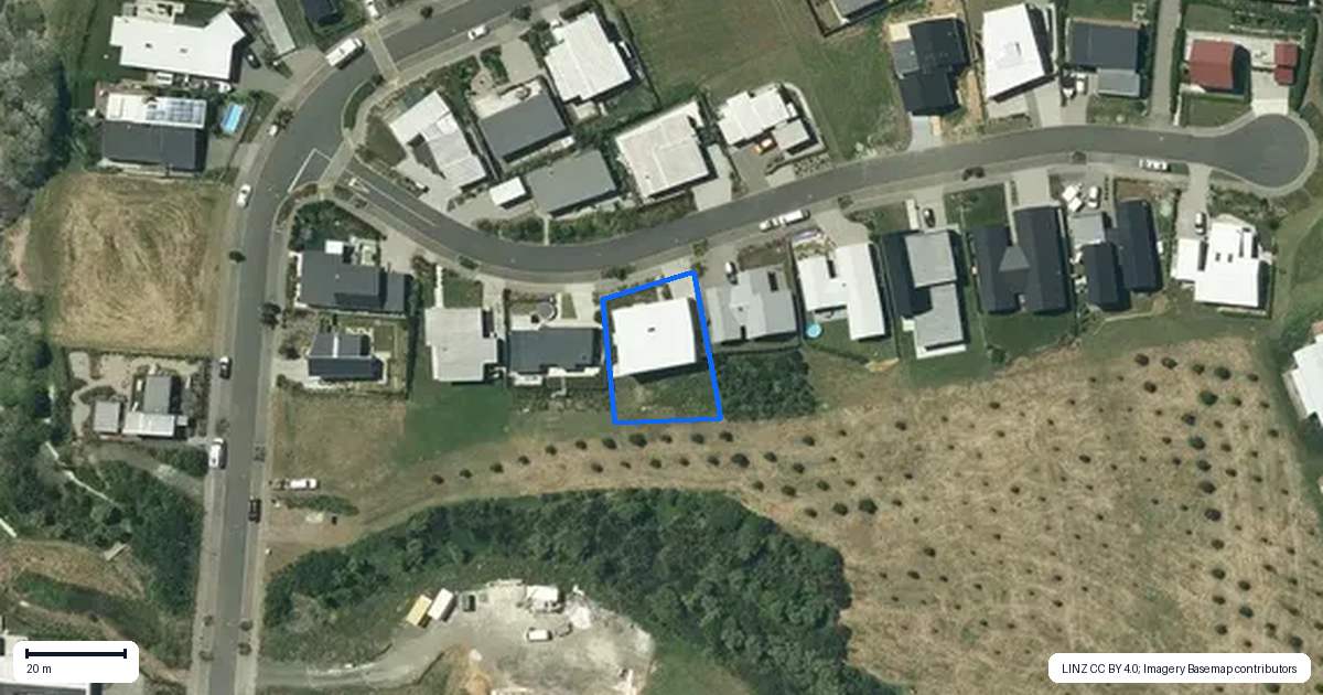 Property context map for 8 Maataitai Road, Raglan
