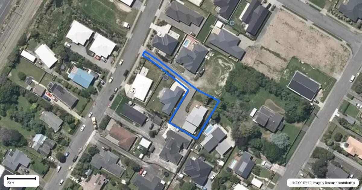 Property context map for 35 Matenga Street, Waikanae