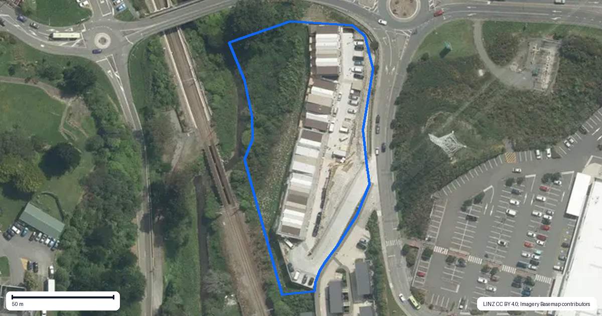 Property context map for 43 Ara Paripari, Tawa, Wellington