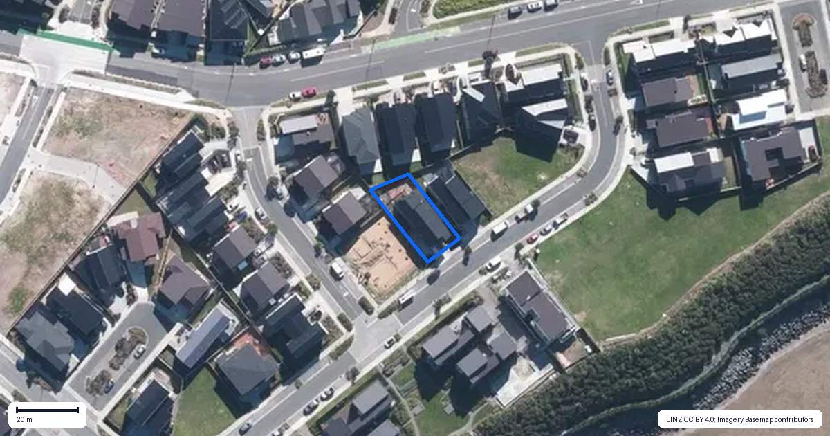 Property context map for 11 Picnic Point Road, Hobsonville, Auckland