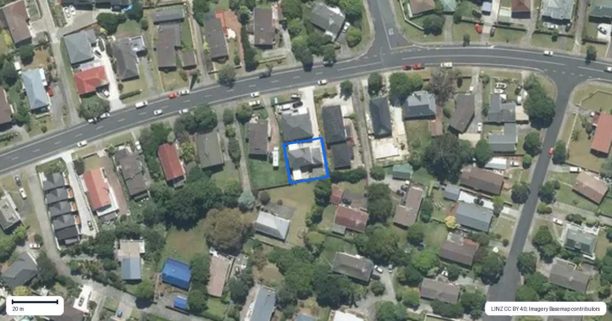 Property context map for 33A Trias Road, Totara Vale, Auckland