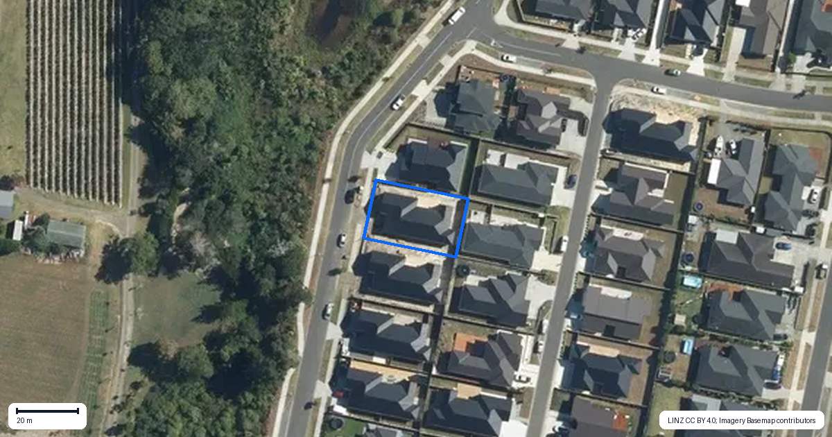 Property context map for 11 McIndoe Road, Kumeu