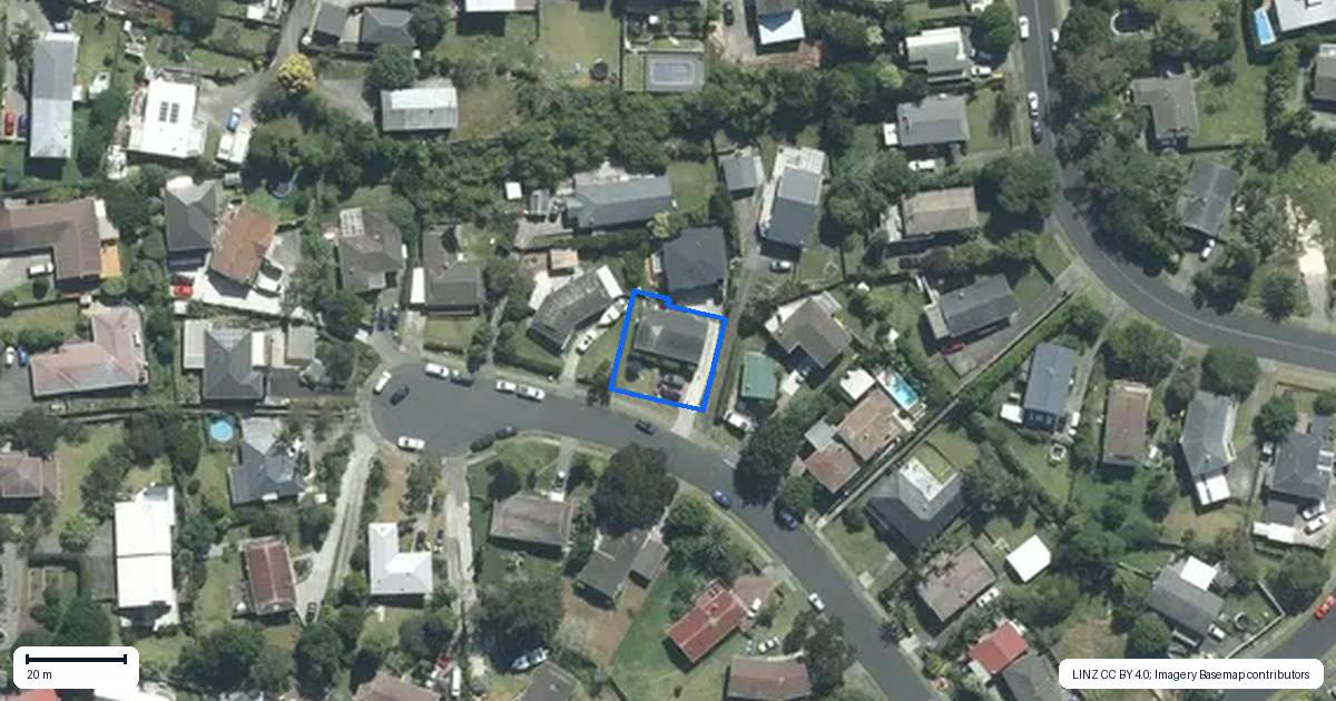 Property context map for 13 Cottam Grove, Northcross, Auckland