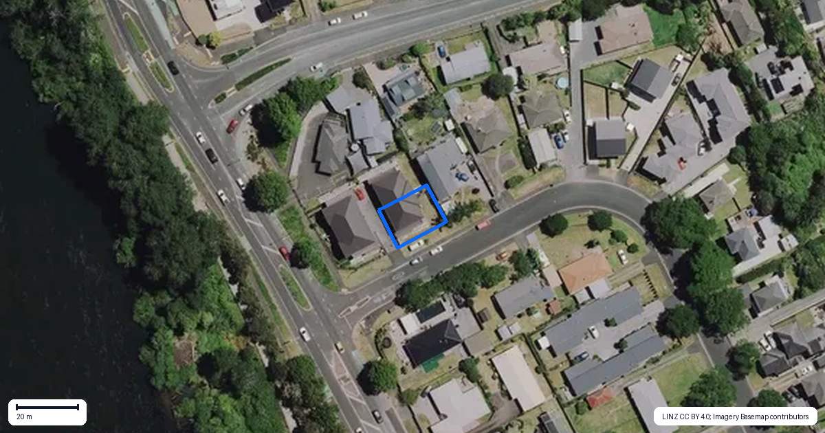 Property context map for 4/64 Banbury Crescent, Fairfield, Hamilton