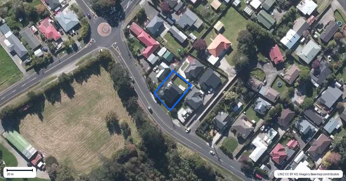 Property context map for 24 Pine Avenue, Henderson, Auckland