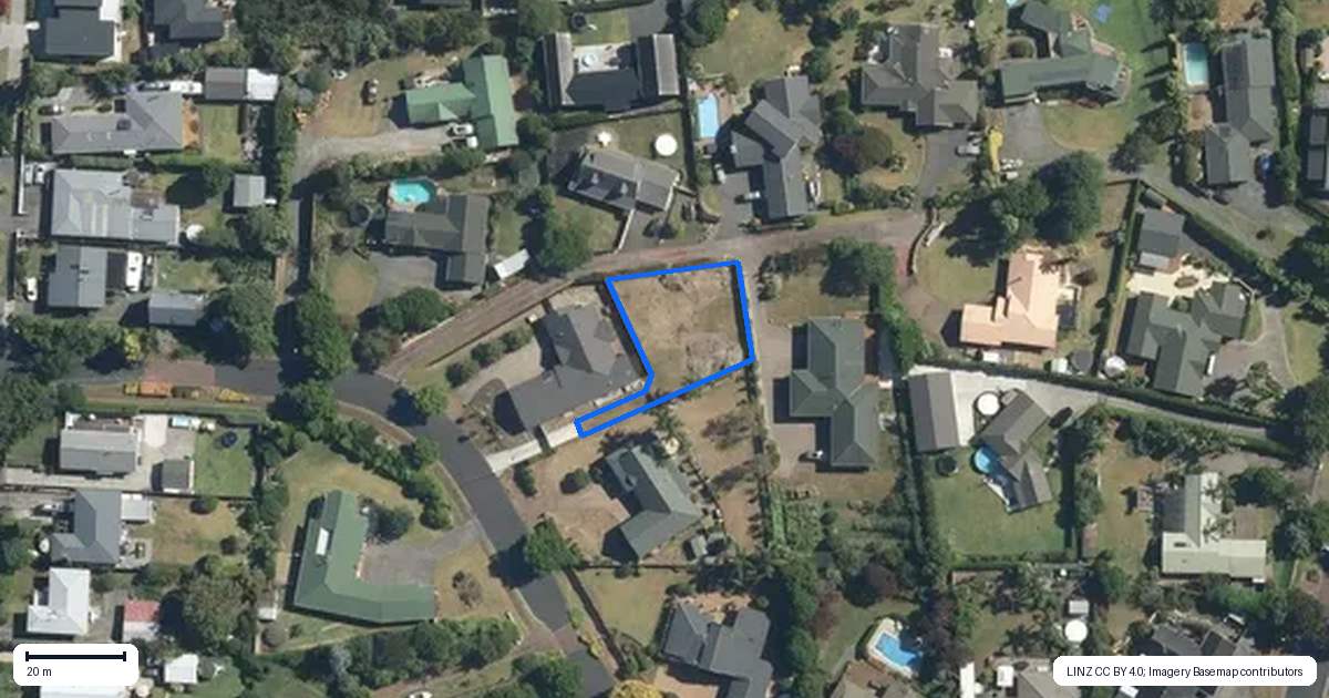 Property context map for 33A Sunny Crescent, Huapai, Kumeu