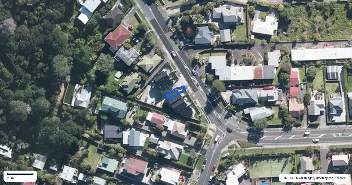 Property context map for 5/2 Waipa Street, Birkenhead, Auckland