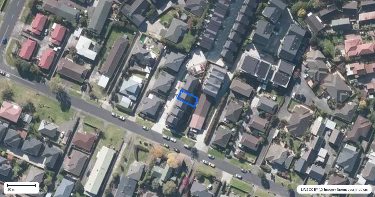 Property context map for 8 Panoni Lane, Howick, Auckland