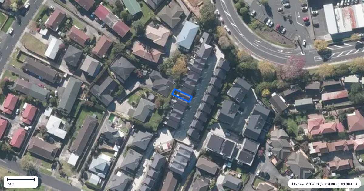 Property context map for 11 Panoni Lane, Howick, Auckland