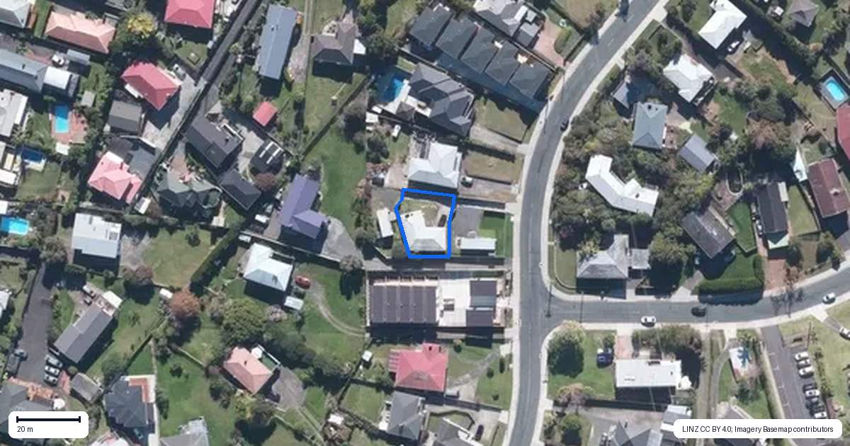 Property context map for 40A Tiroroa Avenue, Te Atatu South, Auckland