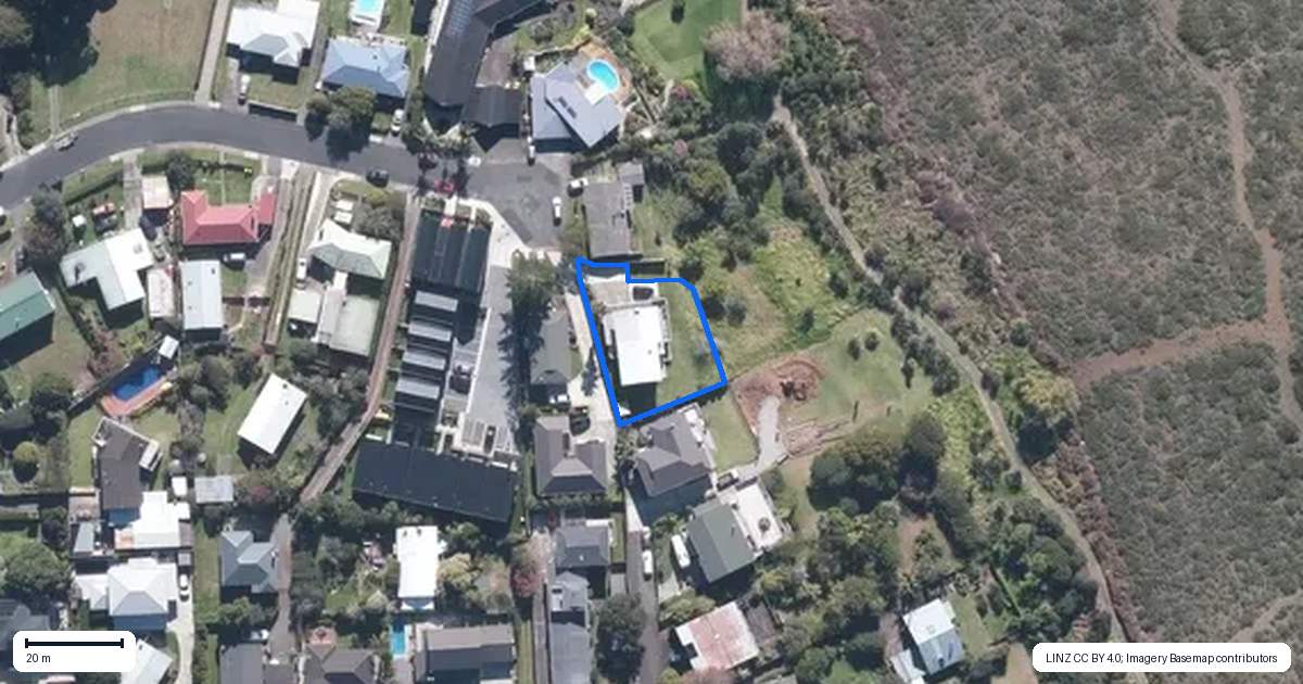 Property context map for 33 Dawnhaven Drive, Te Atatu Peninsula, Auckland