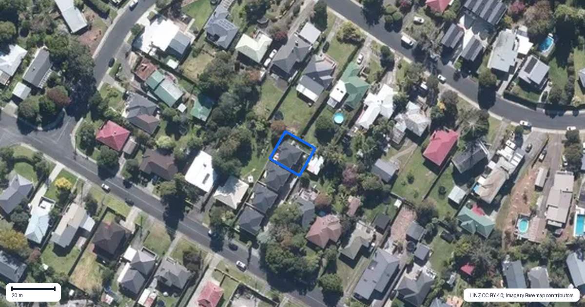 Property context map for 27D Taipari Road, Te Atatu Peninsula, Auckland