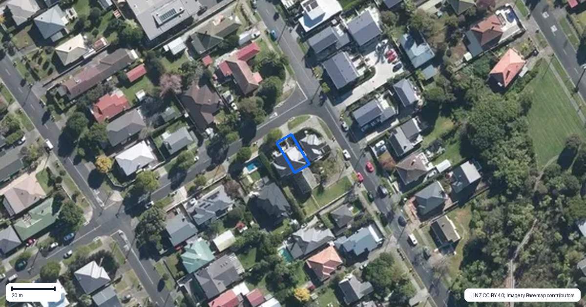 Property context map for 15 Wakatipu Street, Point Chevalier, Auckland
