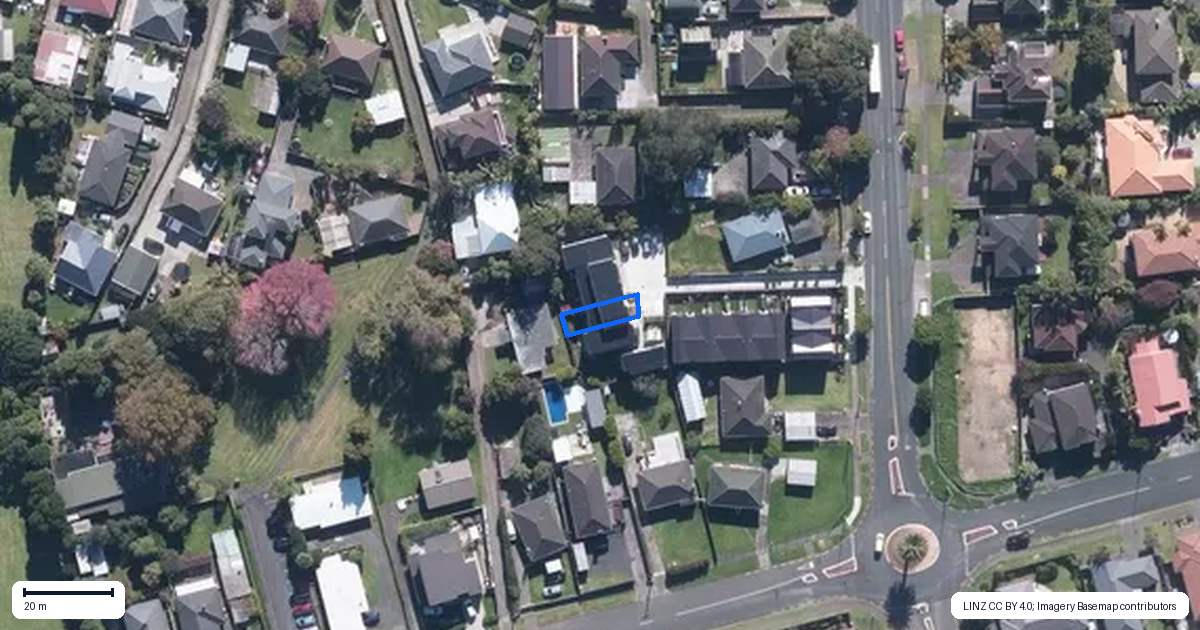 Property context map for 5D Beach Road, Te Atatu Peninsula, Auckland