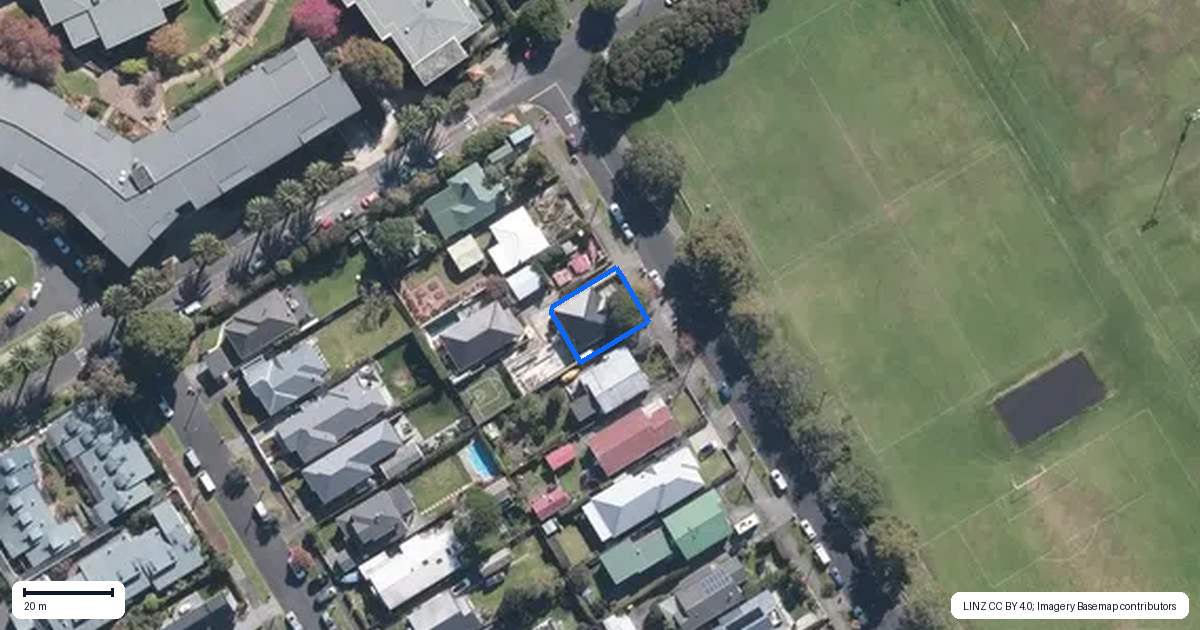 Property context map for 32 Muripara Avenue, Point Chevalier, Auckland