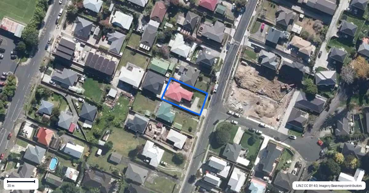 Property context map for 42 Kelwyn Road, Kelston, Auckland