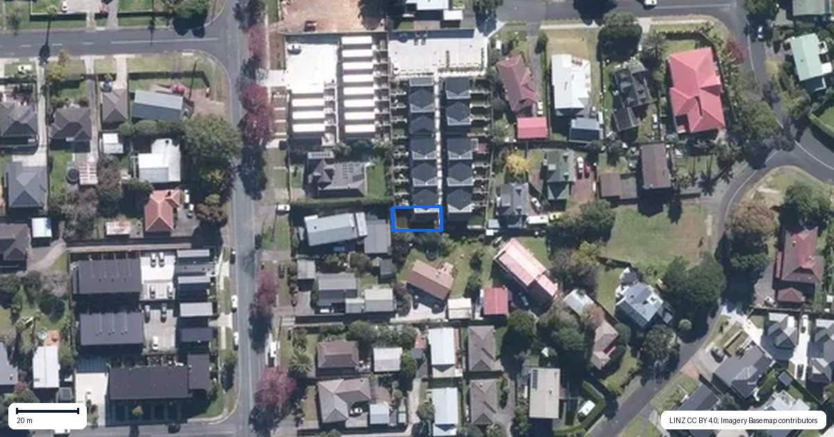 Property context map for 11/10 Fathom Place, Te Atatu Peninsula, Auckland