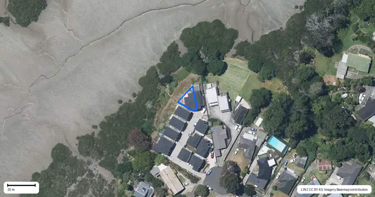 Property context map for 11 Seaside Place, Pakuranga, Auckland
