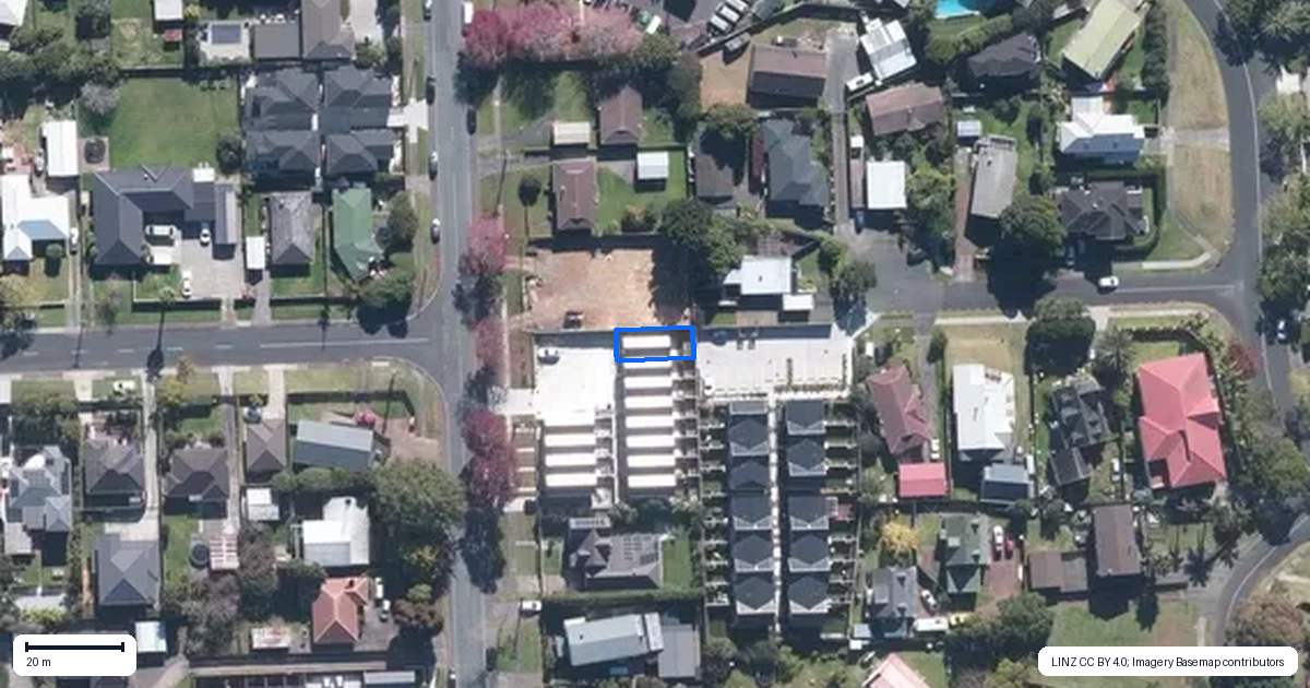 Property context map for 8/110 Beach Road, Te Atatu Peninsula, Auckland