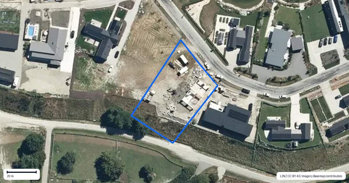 Property context map for 11 Kahiwi Drive, Lower Shotover, Queenstown