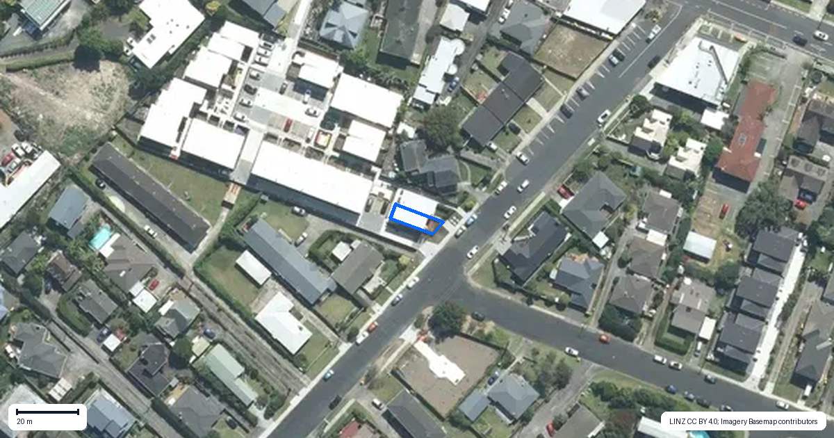 Property context map for 31/82 East Coast Road, Milford, Auckland