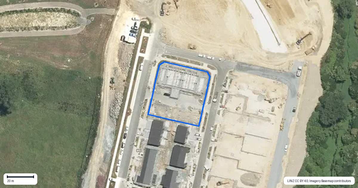 Property context map for 18 Huru Road, Flat Bush, Auckland