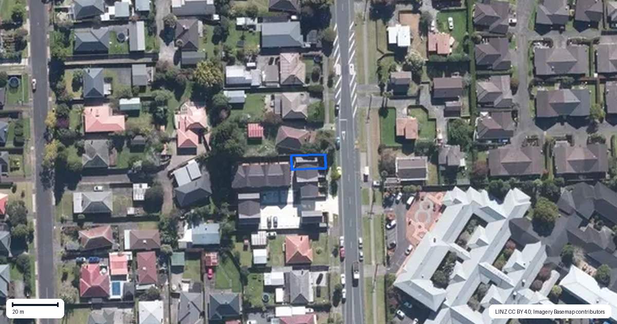 Property context map for 11/47 Beach Road, Te Atatu Peninsula, Auckland