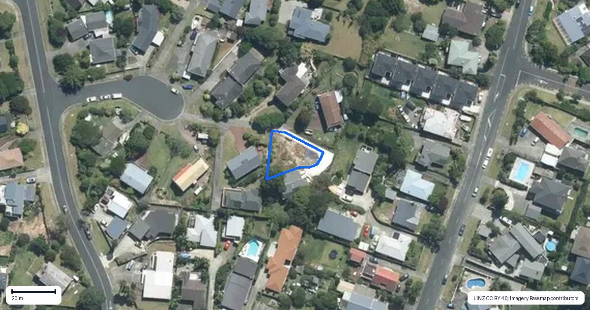 Property context map for 10A Louise Place, Browns Bay, Auckland