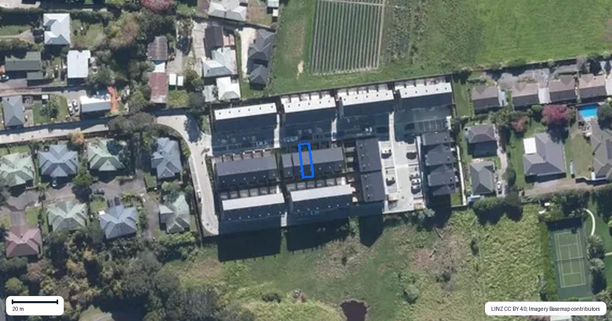 Property context map for 18 Ara Mara Hua, Henderson, Auckland