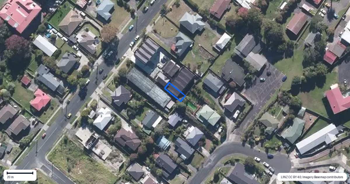 Property context map for 12/10 Newington Road, Henderson, Auckland