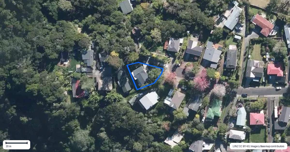 Property context map for 52 Valley View Road, Glenfield, Auckland