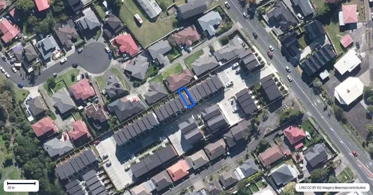 Property context map for 15 Raupeti Lane, Henderson, Auckland