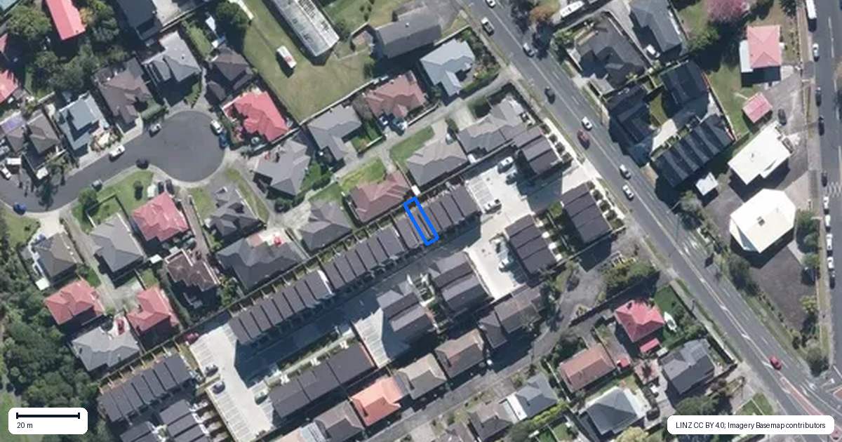 Property context map for 11 Raupeti Lane, Henderson, Auckland