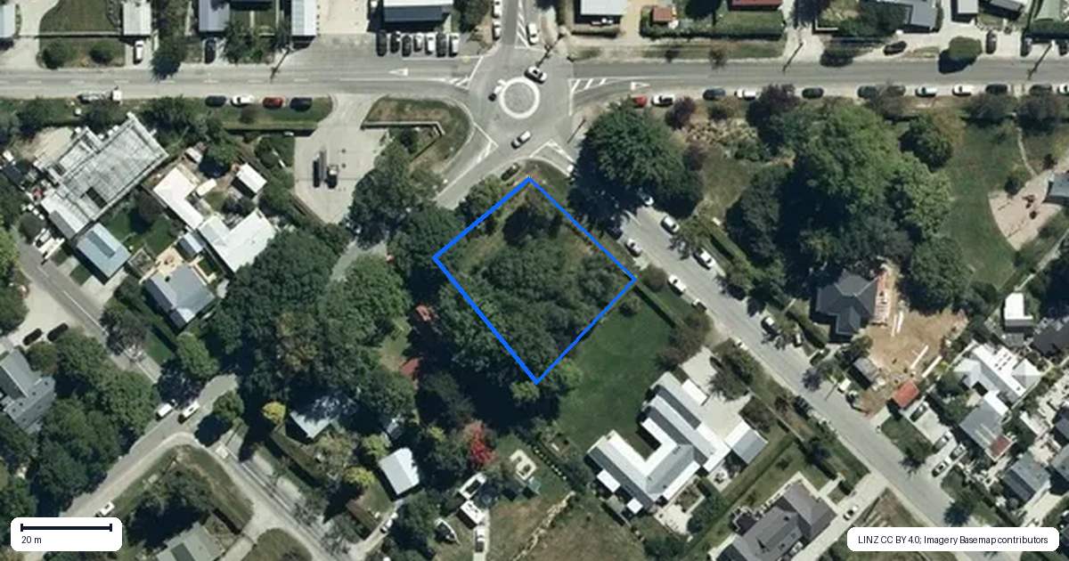Property context map for 13 Berkshire Street, Arrowtown
