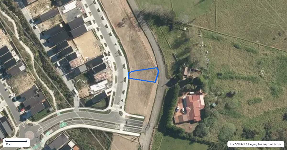 Property context map for 10 Paretao Street, Massey, Auckland