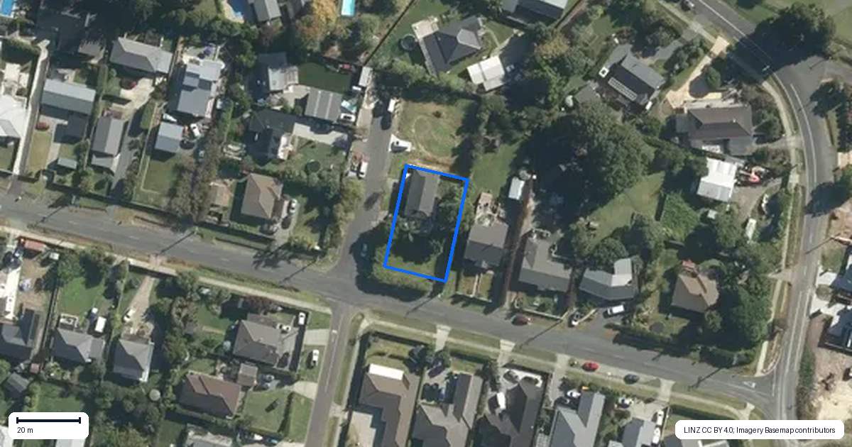 Property context map for 37 Maude Street, Riverhead